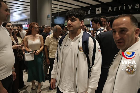 Պատանի ծանրորդները վերադարձան հայրենիք