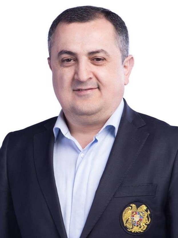 Карен Гилоян